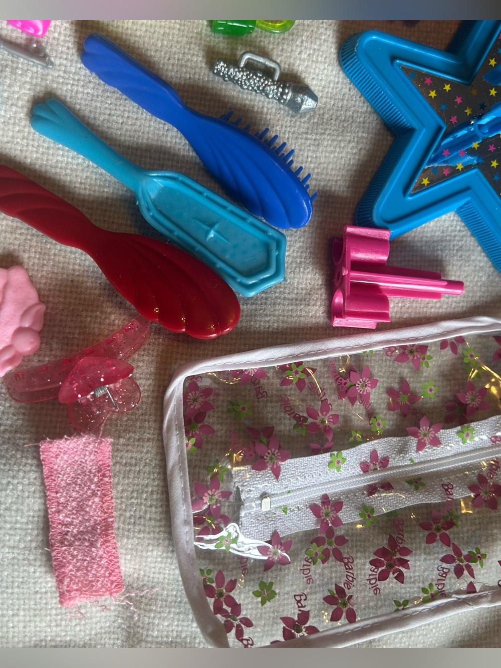 Barbie accessories and case lot - Picture 2 of 8